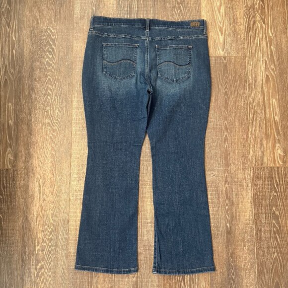 Lee Mid Rise Bootcut Jeans – Size 18S - Picture 1 of 14